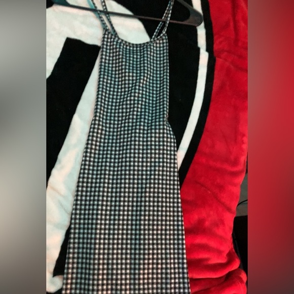 Dresses - Picture 11 of 14